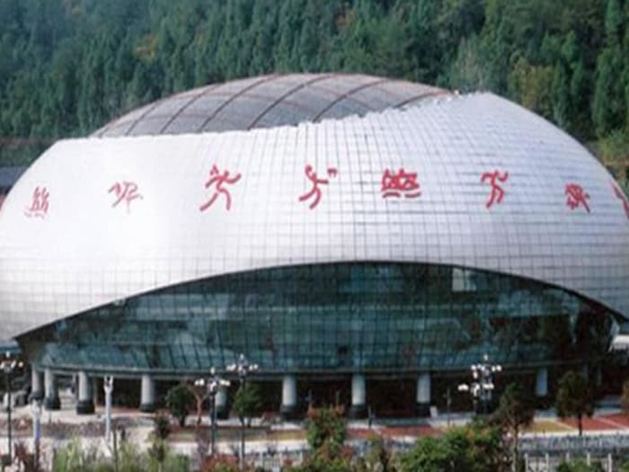 南岸体育中心球形网架加工安装